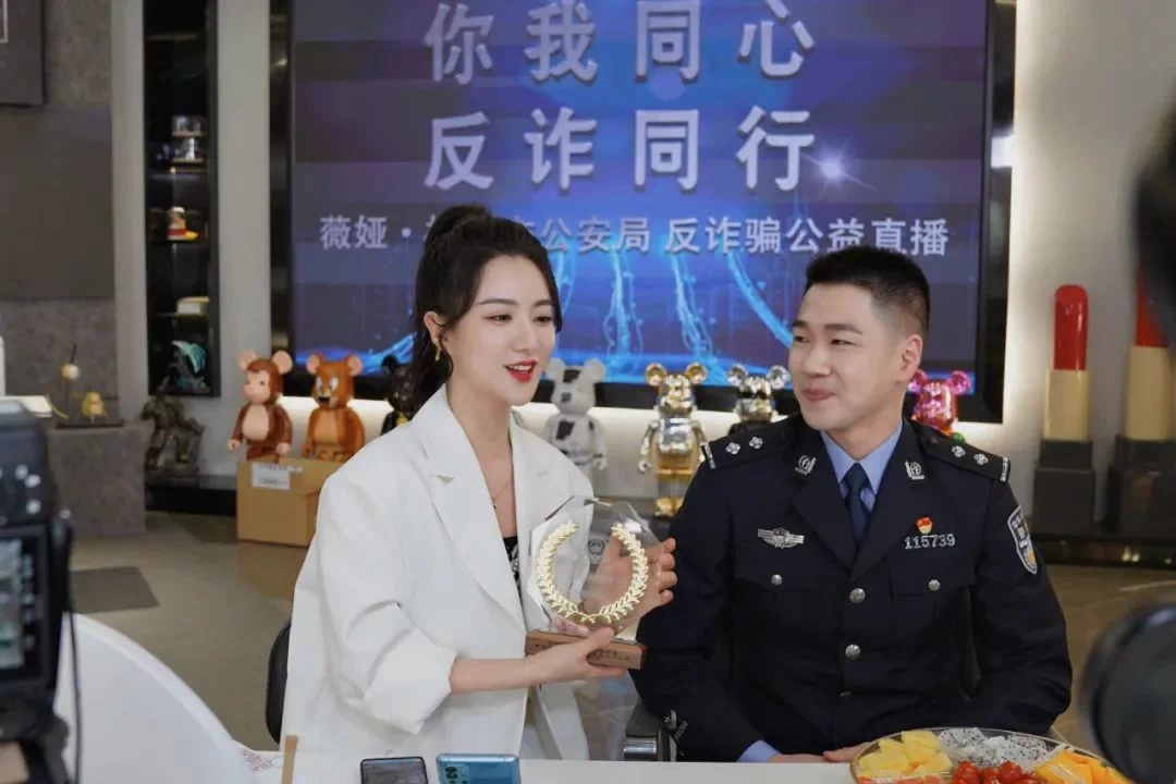 Прямая трансляция Viya с представителем китайских правоохранительных органов.